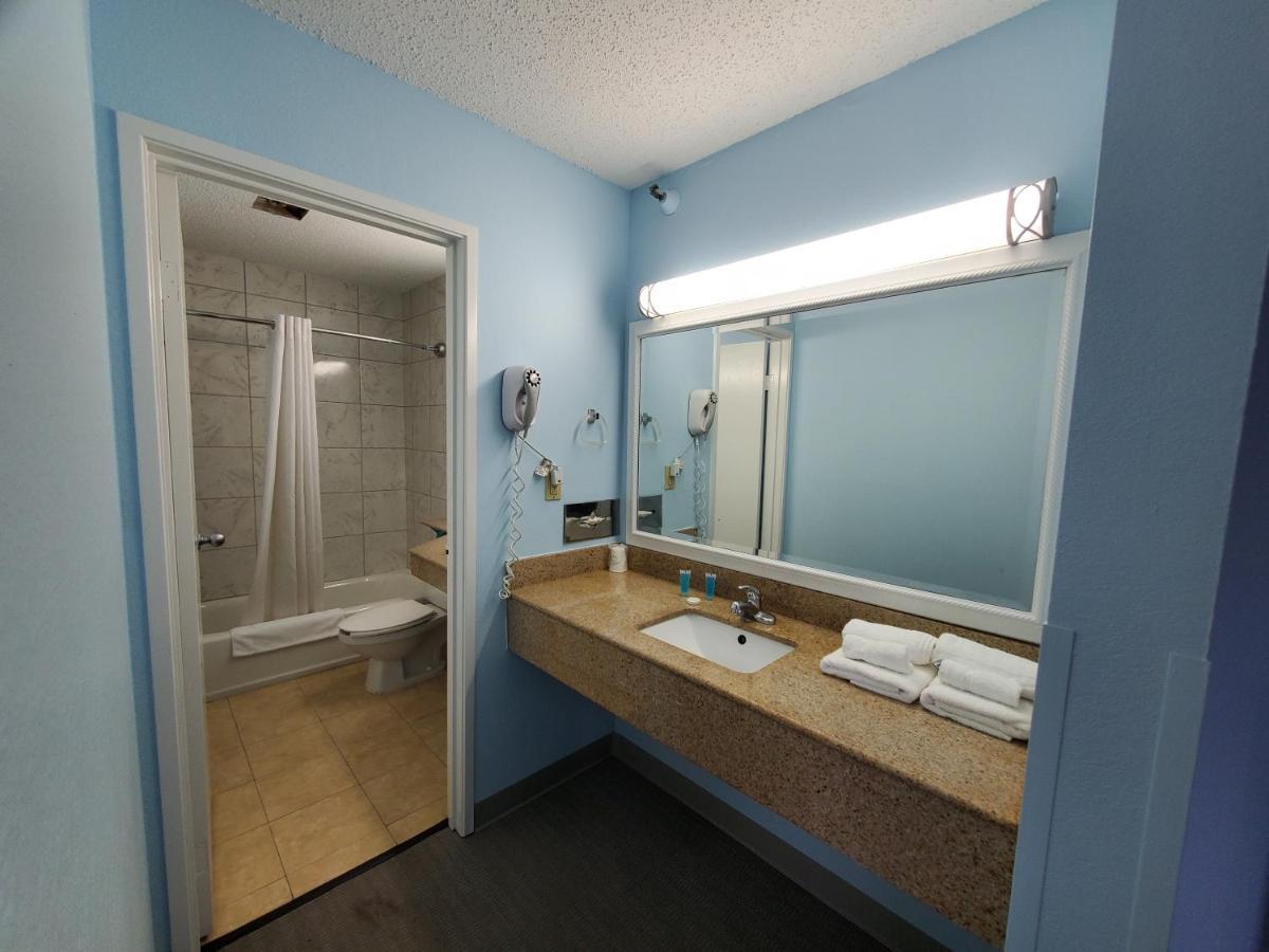 Coastal Inn & Suites Wilmington Dış mekan fotoğraf